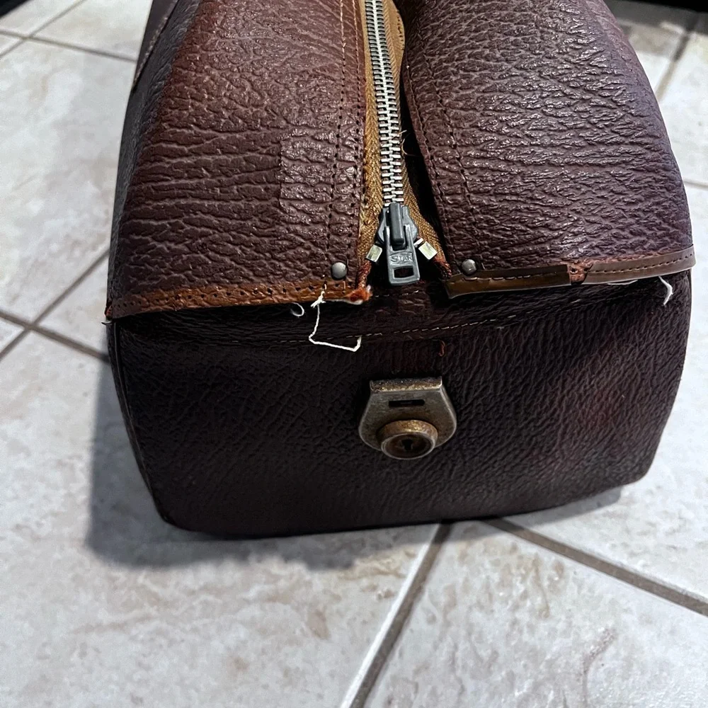 Vintage Doctors Brown Leather Zipper Bag 9”x9”x18” With Lock No Key